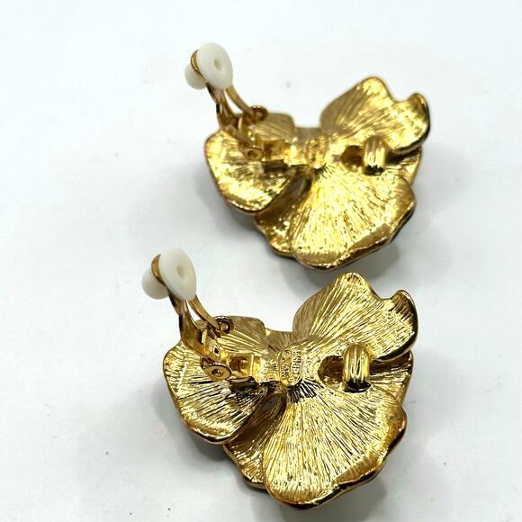 Kenneth Jay Lane Vintage Clip On Earring Flower Petal Cream Blue Enamel Jewelry - Picture 6 of 8